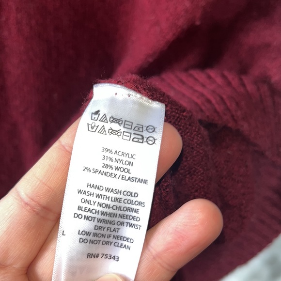 ✅Red Wool Sweater - Picture 6 of 6